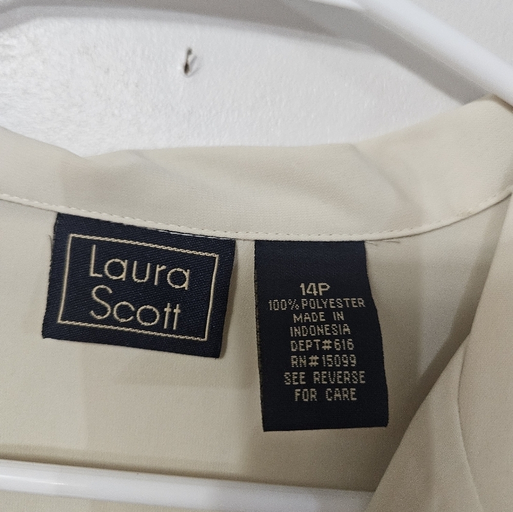 Laura Scott Cream Short Sleeve Blouse! - Picture 2 of 4